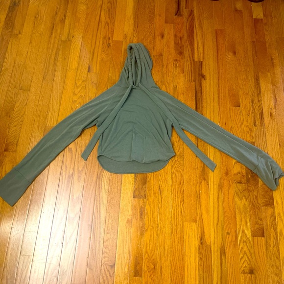 Windsor Tops - Crop Long-sleeve Hooded Sweater T-shirt - Olive Green - Small